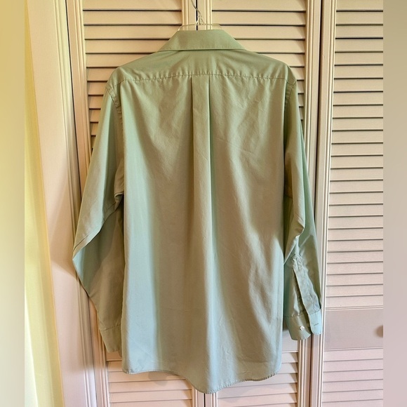 VAN HEUSEN,MENS, LIGHT GREEN DRESS SHIRT. WRINKLE FREE POPLIN. IN GOOD CONDITION - Picture 2 of 3